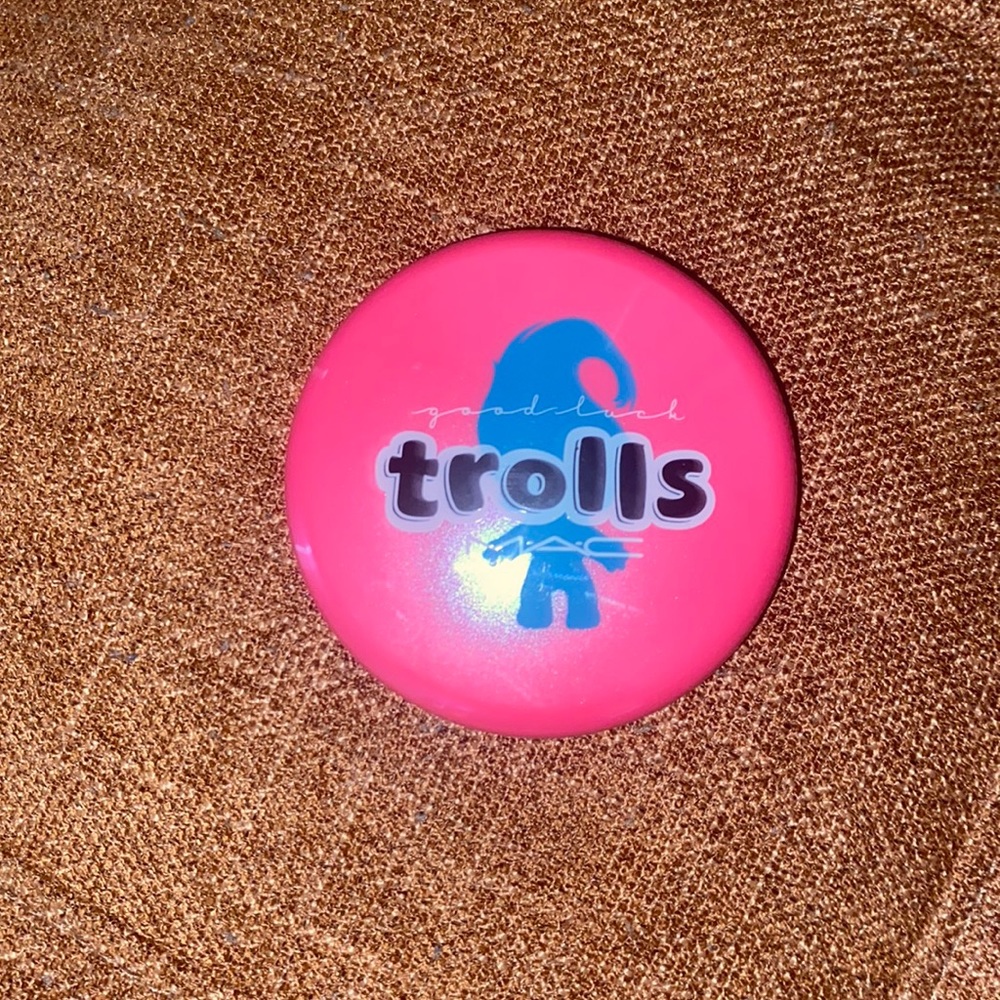 MAC Good luck Trolls Beauty Powder Play It Proper